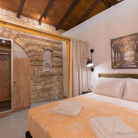 Casa Leone, Cosy Apartment Overlooking The Square Spilion Exterior photo