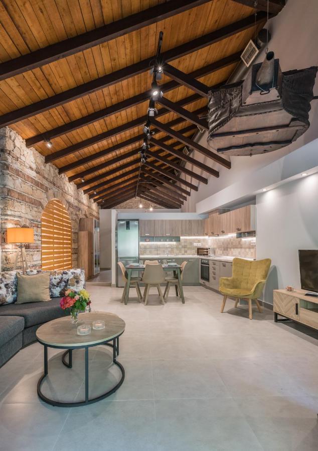 Casa Leone, Cosy Apartment Overlooking The Square Spilion Exterior photo