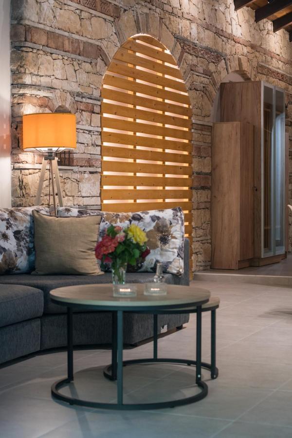 Casa Leone, Cosy Apartment Overlooking The Square Spilion Exterior photo