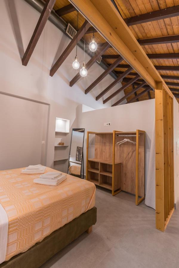 Casa Leone, Cosy Apartment Overlooking The Square Spilion Exterior photo