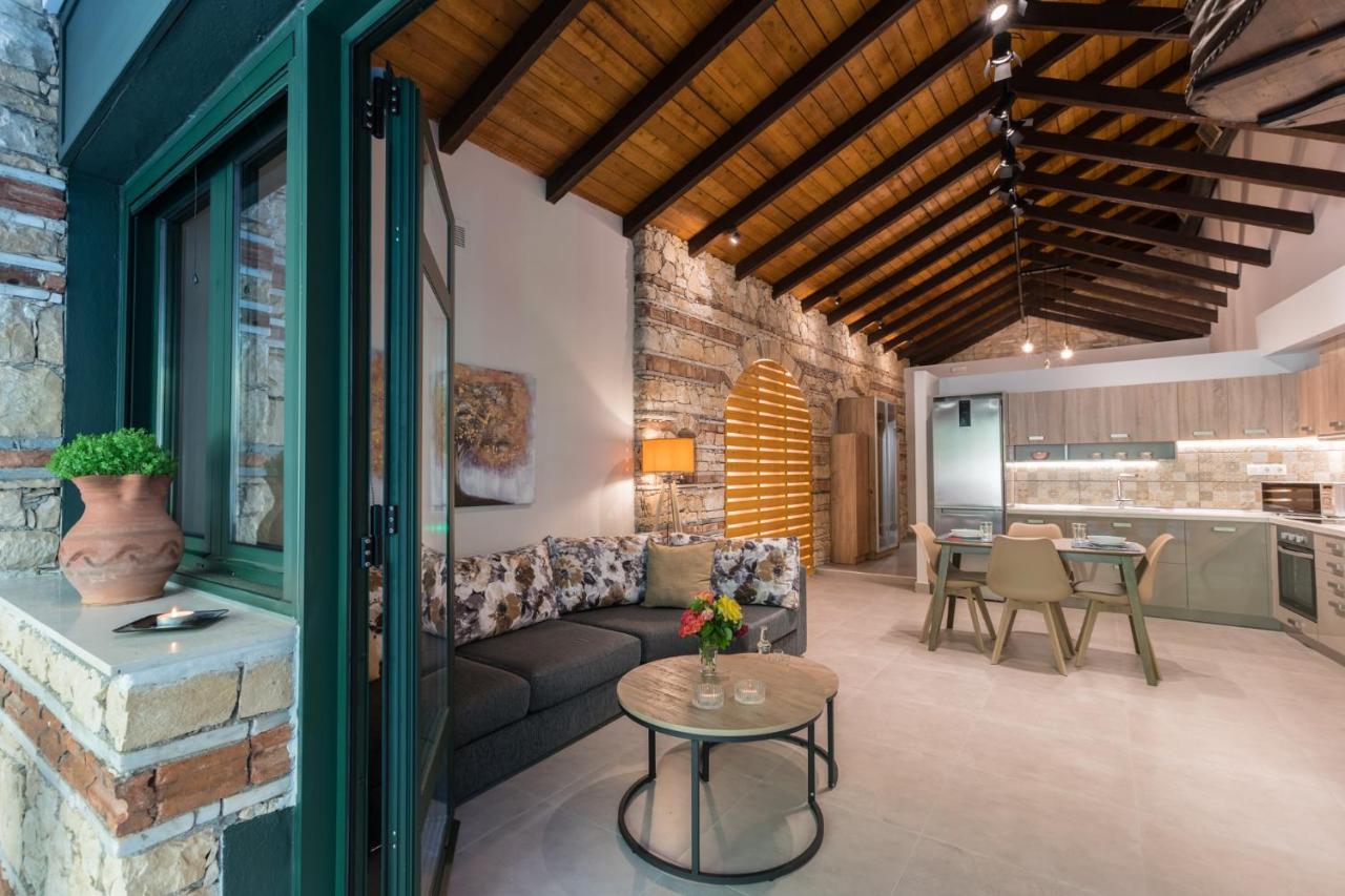 Casa Leone, Cosy Apartment Overlooking The Square Spilion Exterior photo