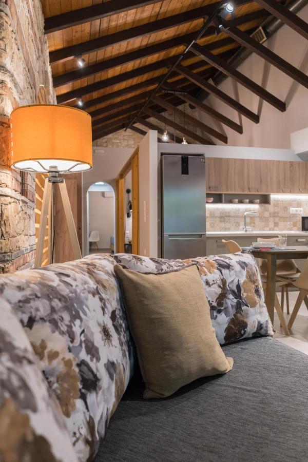 Casa Leone, Cosy Apartment Overlooking The Square Spilion Exterior photo
